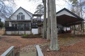 Lakefront Luxury: Dock Fire Pit Game Room More